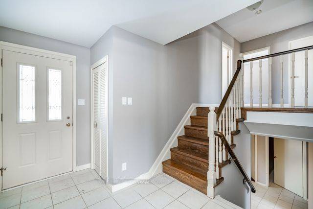 Oakville, ON L6J 4X3,272 PINEHURST DR