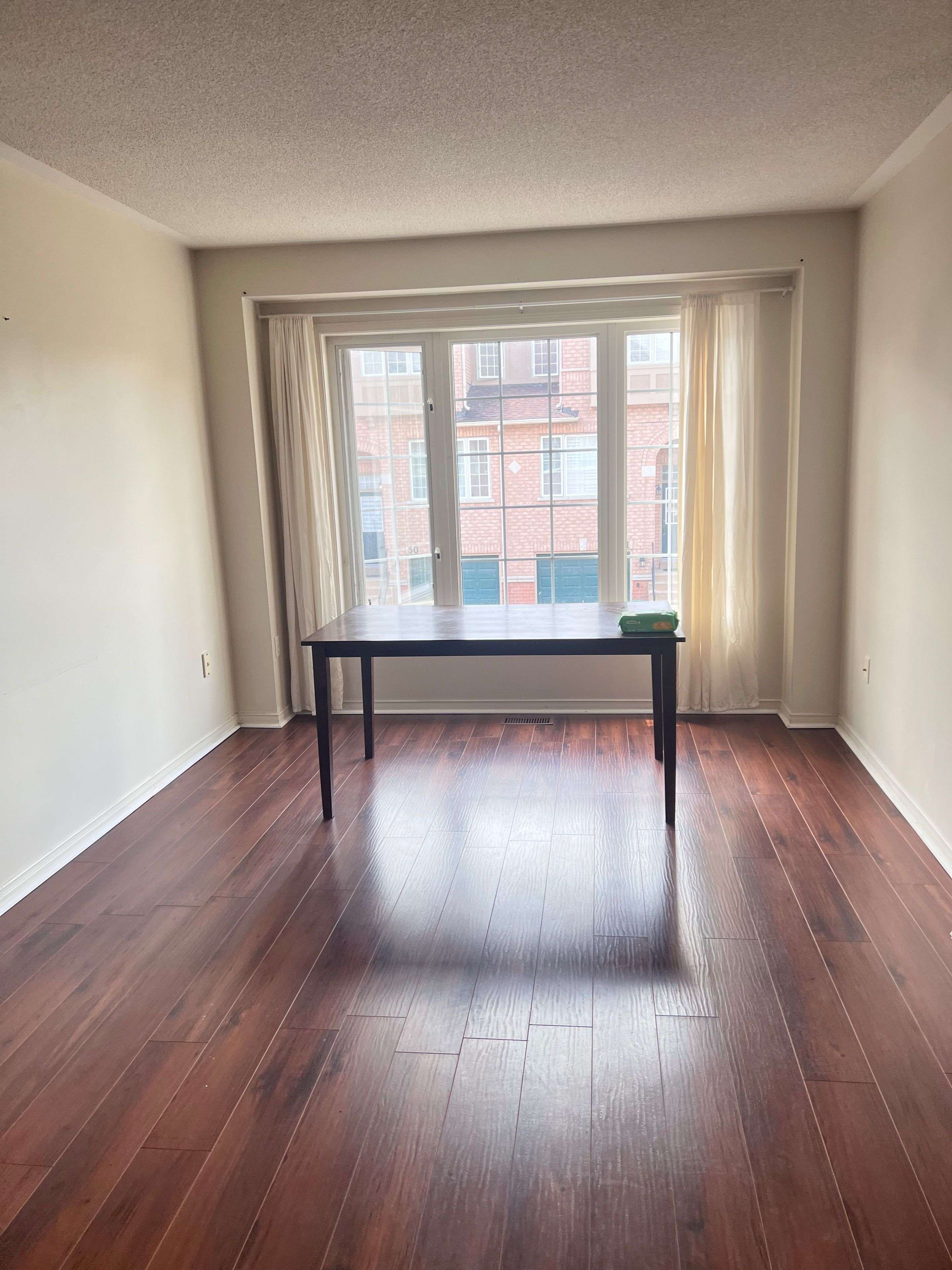 Mississauga, ON L5C 4S7,3020 Cedarglen Gate #40