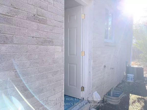 Richmond Hill, ON L4C 7G5,232 Avenue RD #Bsmt