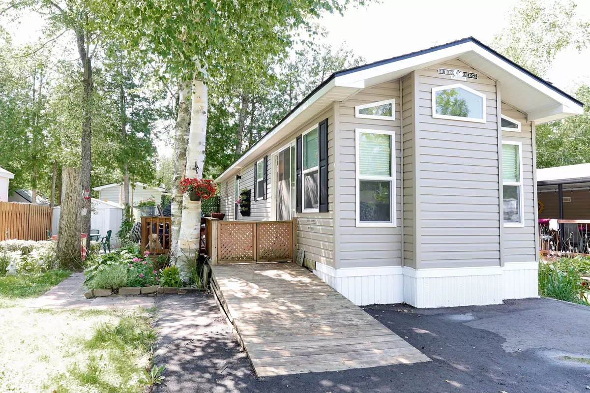 Scugog, ON L9L 1B4,225 Platten BLVD #819