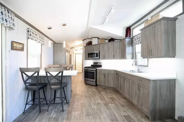 Scugog, ON L9L 1B4,225 Platten BLVD #819