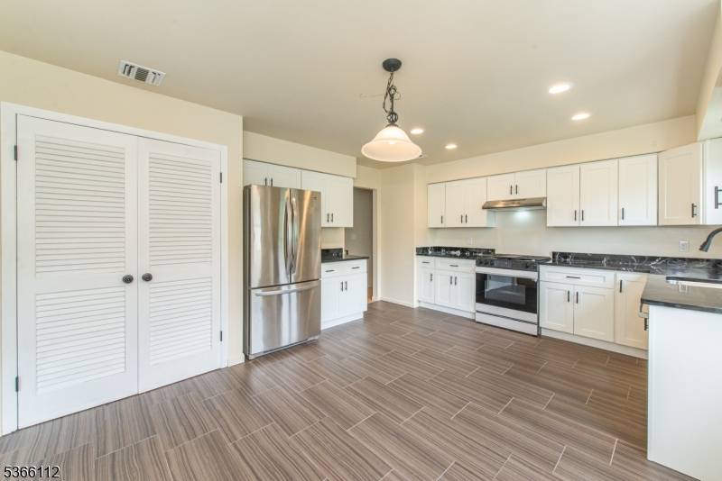 Fairfield Twp., NJ 07004,15 Orlando Dr
