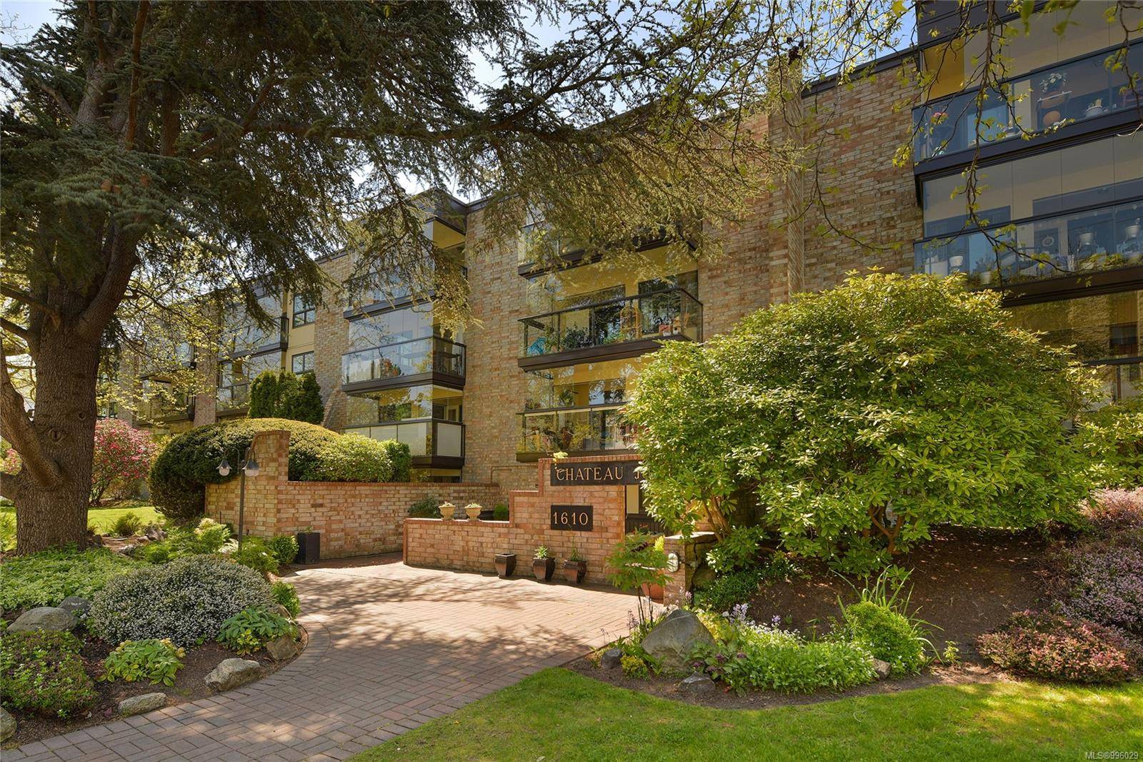 1610 Jubilee Ave #401,  Victoria,  BC V8R 6P3