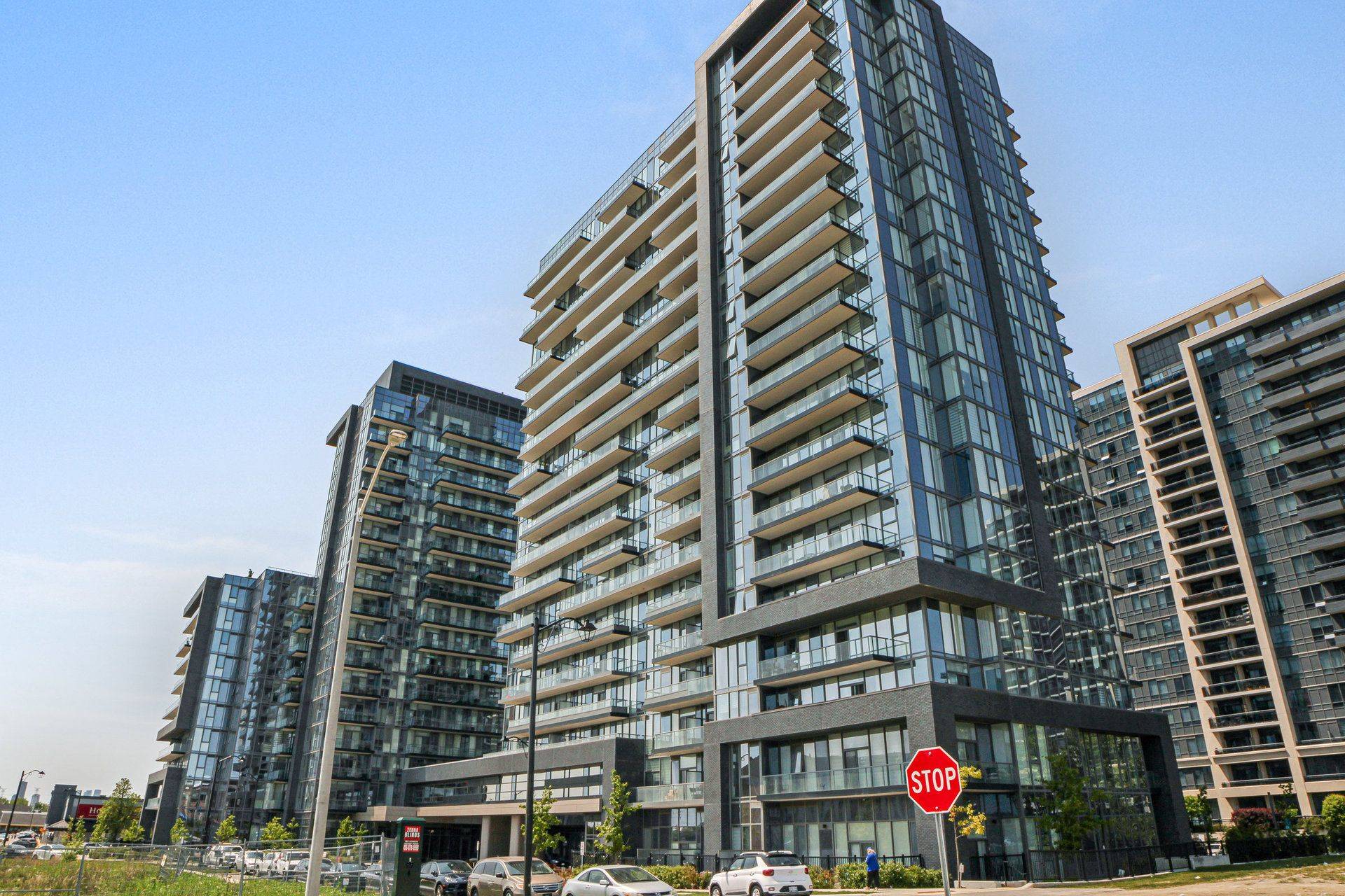 20 Gatineau DR #710, Vaughan, ON L4J 0L3