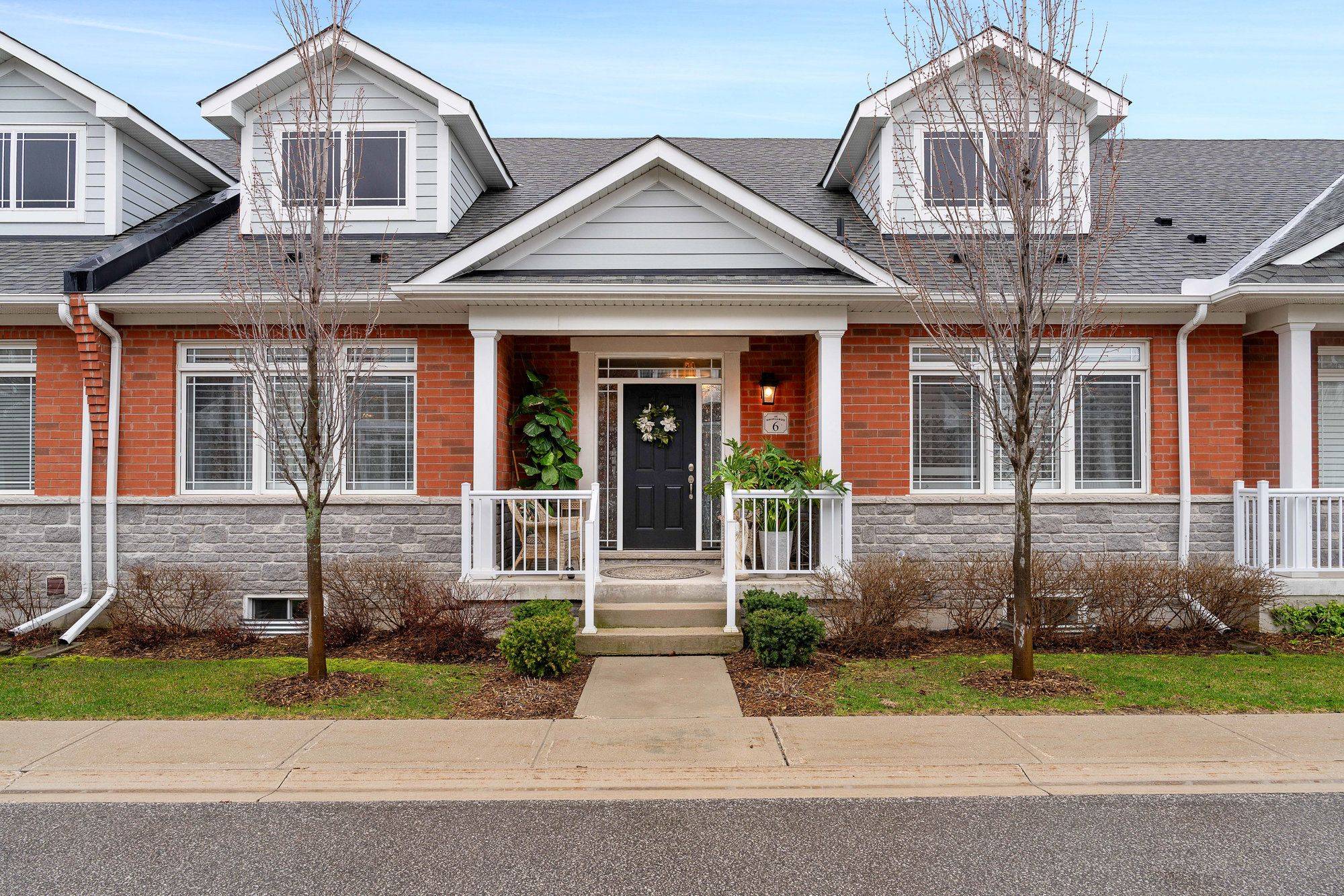 Collingwood, ON L9Y 0J6,6 Collship LN