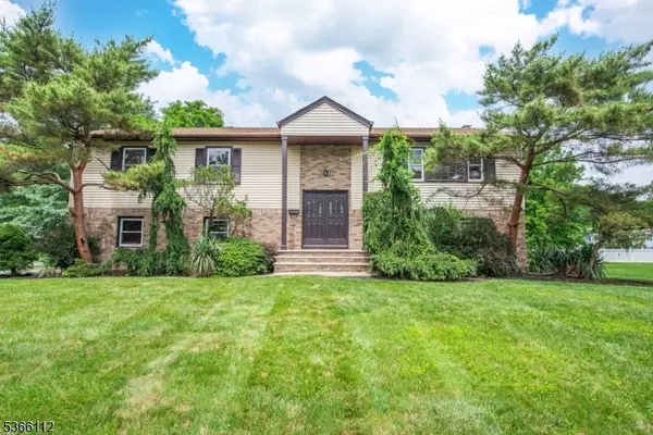 15 Orlando Dr, Fairfield Twp., NJ 07004