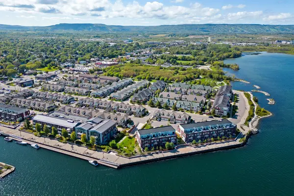 Collingwood, ON L9Y 0J6,6 Collship LN