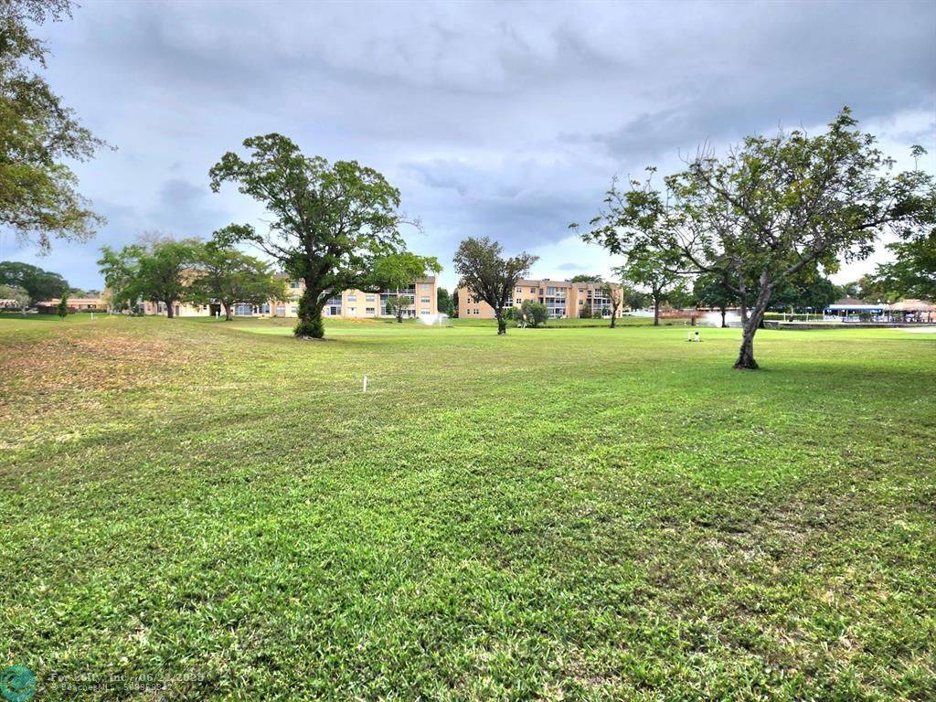 9521 Sunrise Lakes Blvd  #103, Sunrise, FL 33322