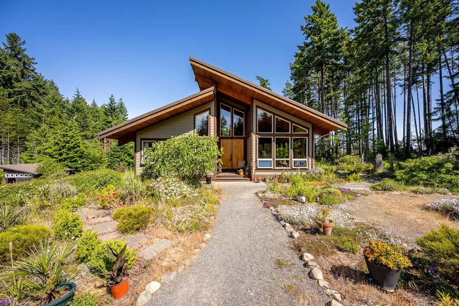 7300 The Point Rd, Denman Island, BC V0R 1T0