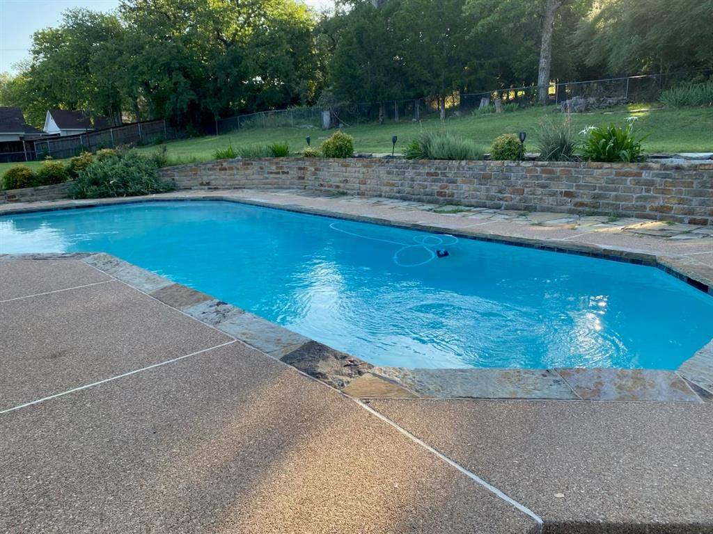 107 Sundance Court, Hudson Oaks, TX 76087