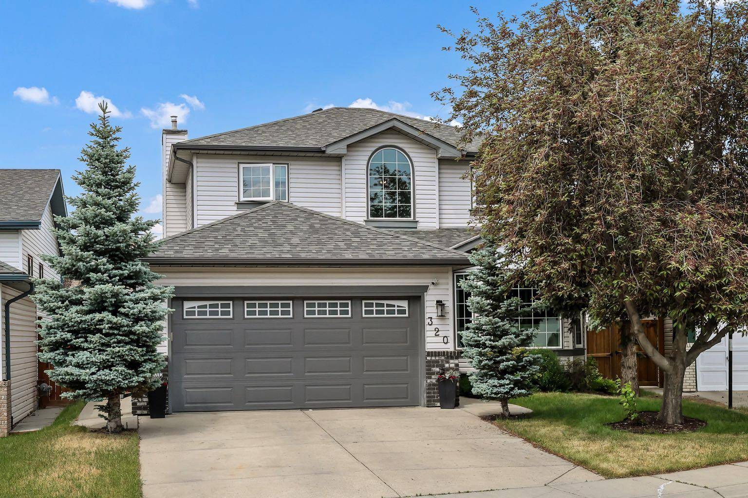 320 Meadowbrook Bay Southeast, Airdrie, AB T4A 2B2