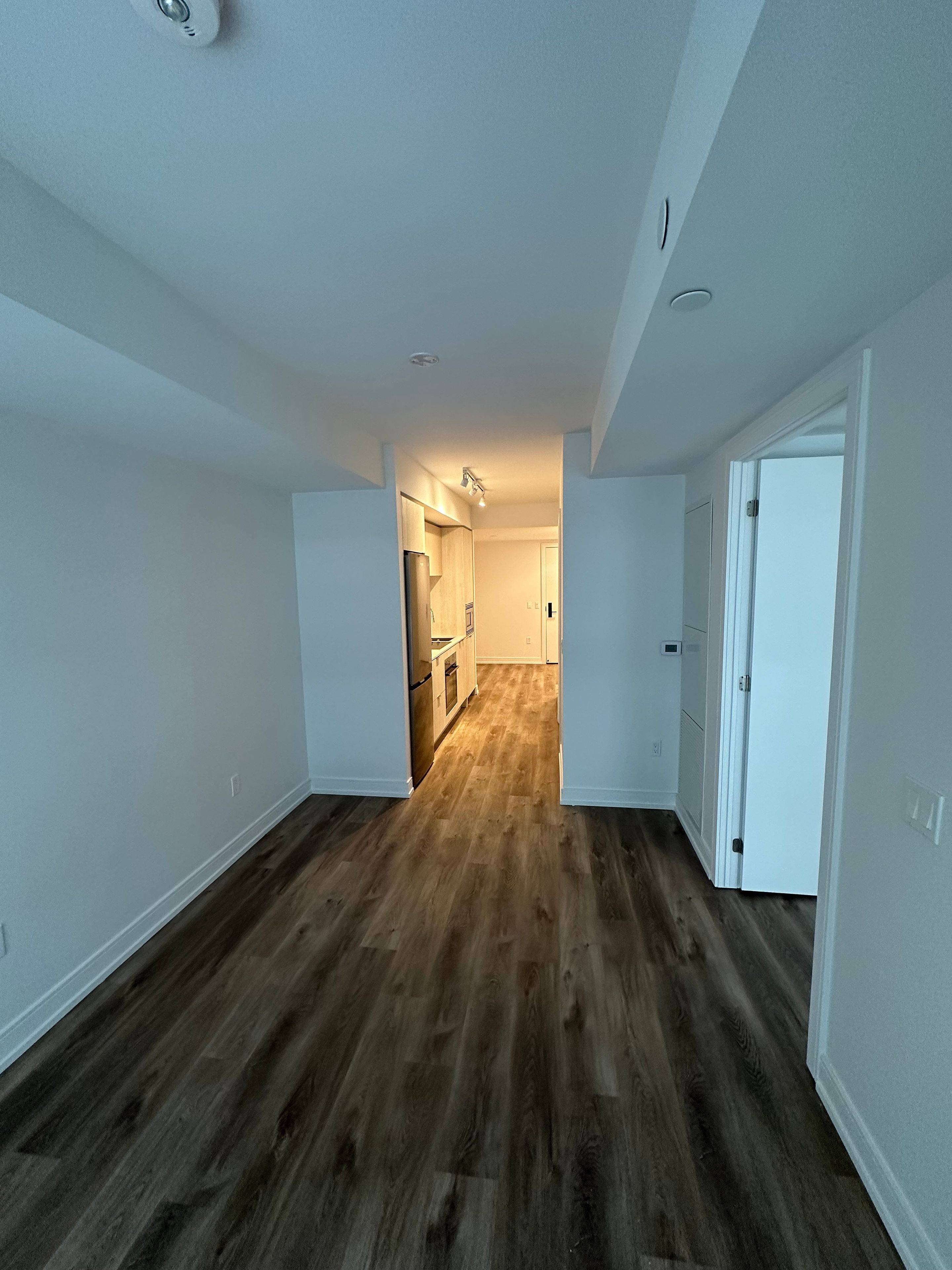Hamilton, ON L8R 0A8,1 Jarvis ST #915