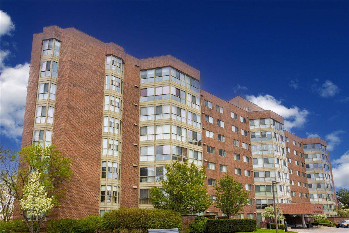 5 Weldrick RD W #508, Richmond Hill, ON L4C 8S9