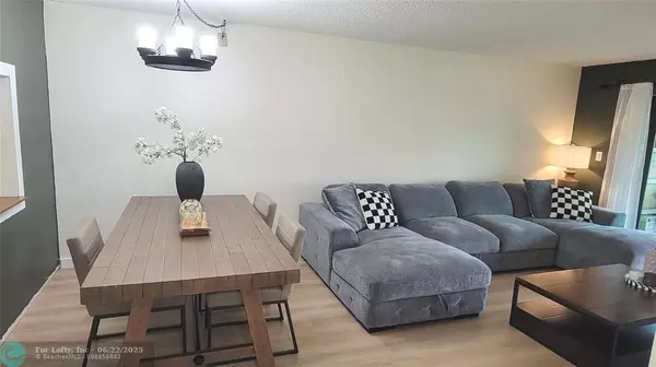 Boca Raton, FL 33428,9355 SW 8th St #310