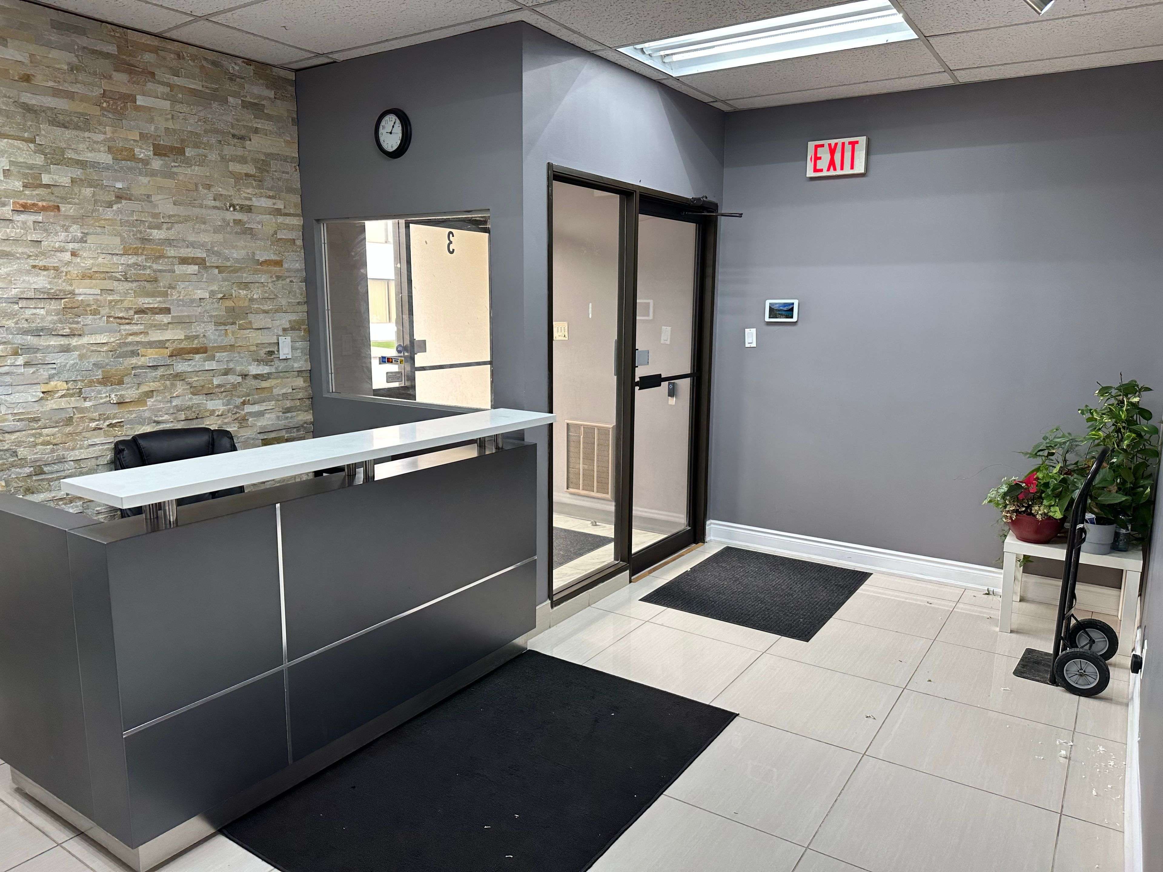 Mississauga, ON L4T 1G3,2896 Slough ST #3