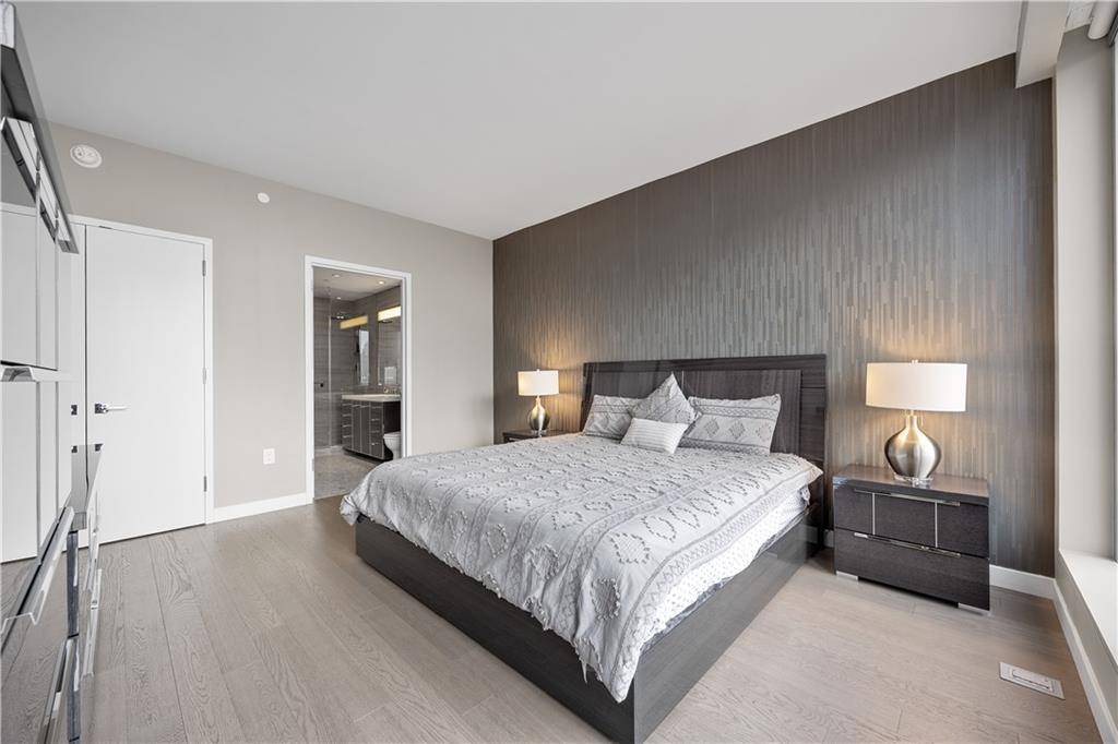 New York, NY 10002,252 South ST #52L