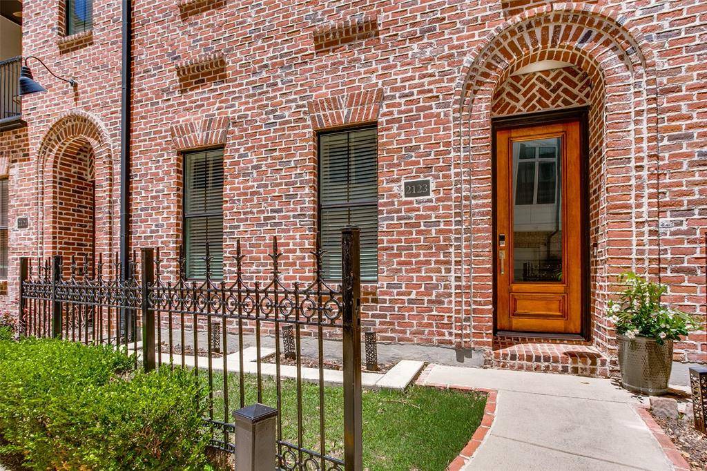 Dallas, TX 75201,2123 Diversey Street