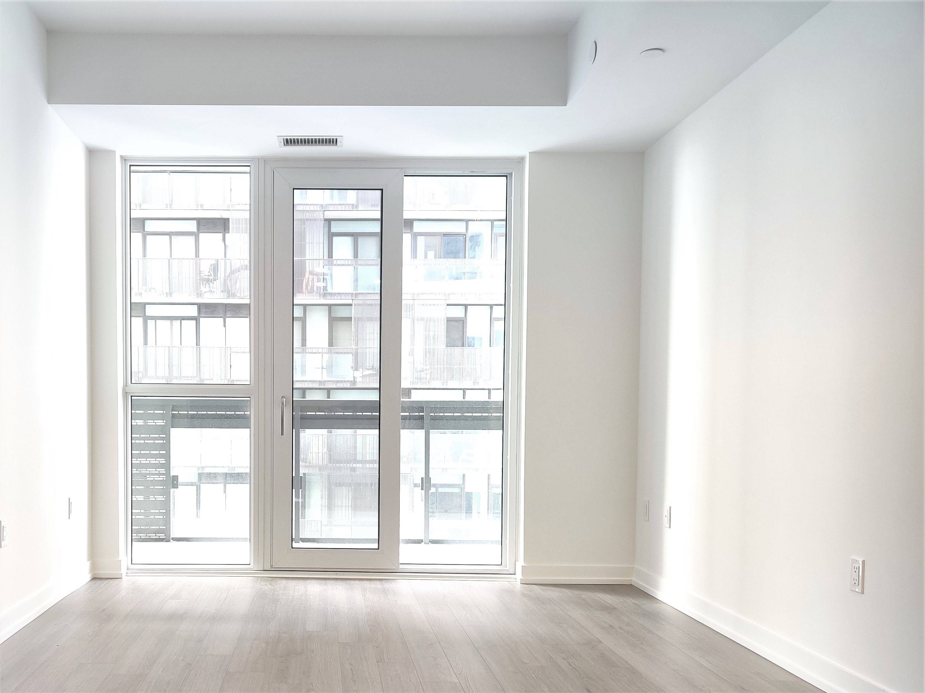 Toronto C10, ON M4P 0G1,39 Roehampton AVE #2807