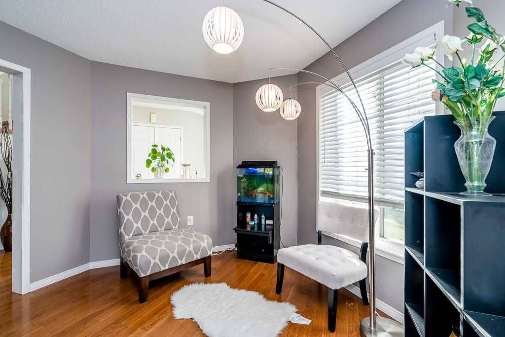 Barrie, ON L4M 6M9,7 Crompton DR