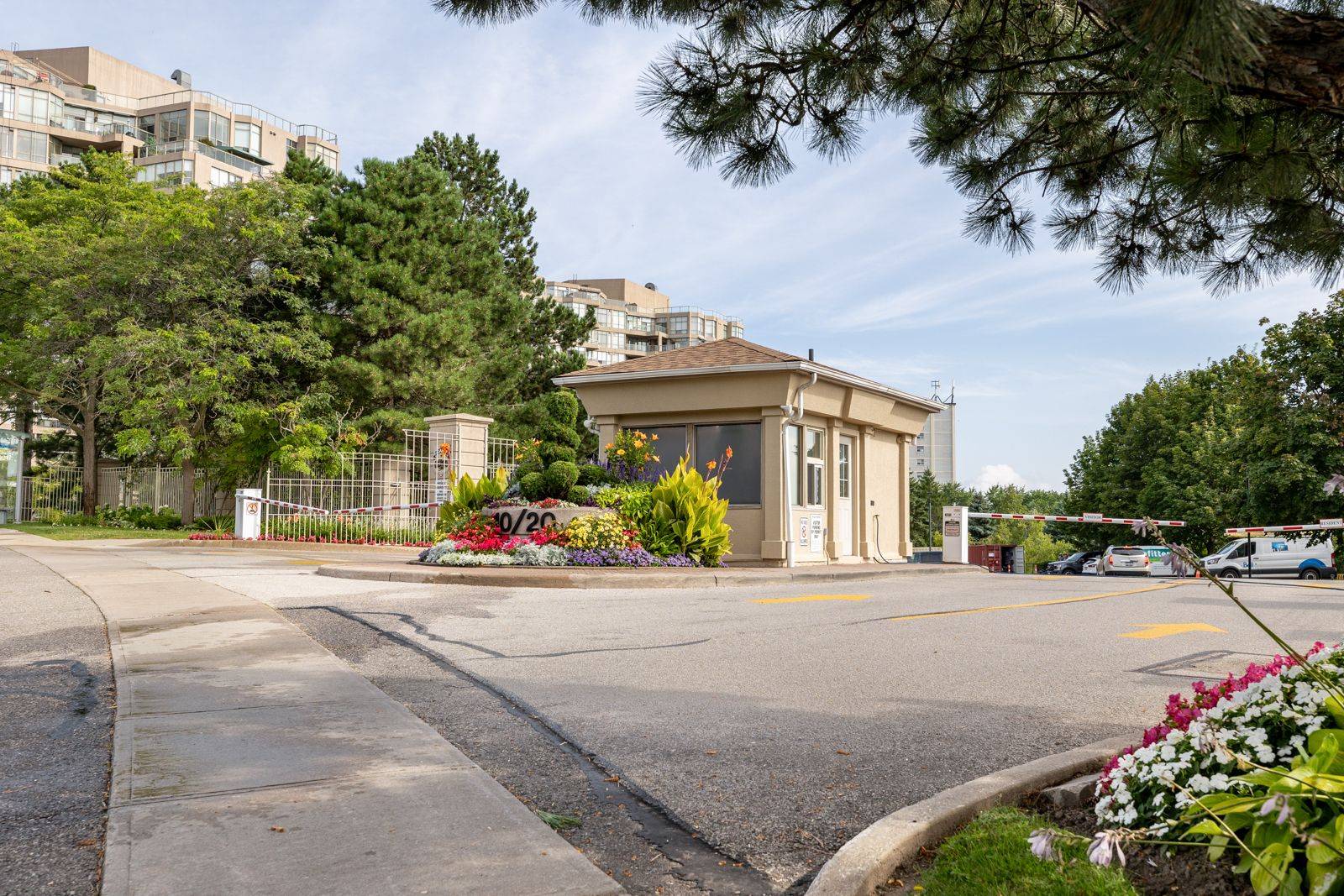 Toronto E08, ON M1E 5B6,20 Guildwood Pkwy #910