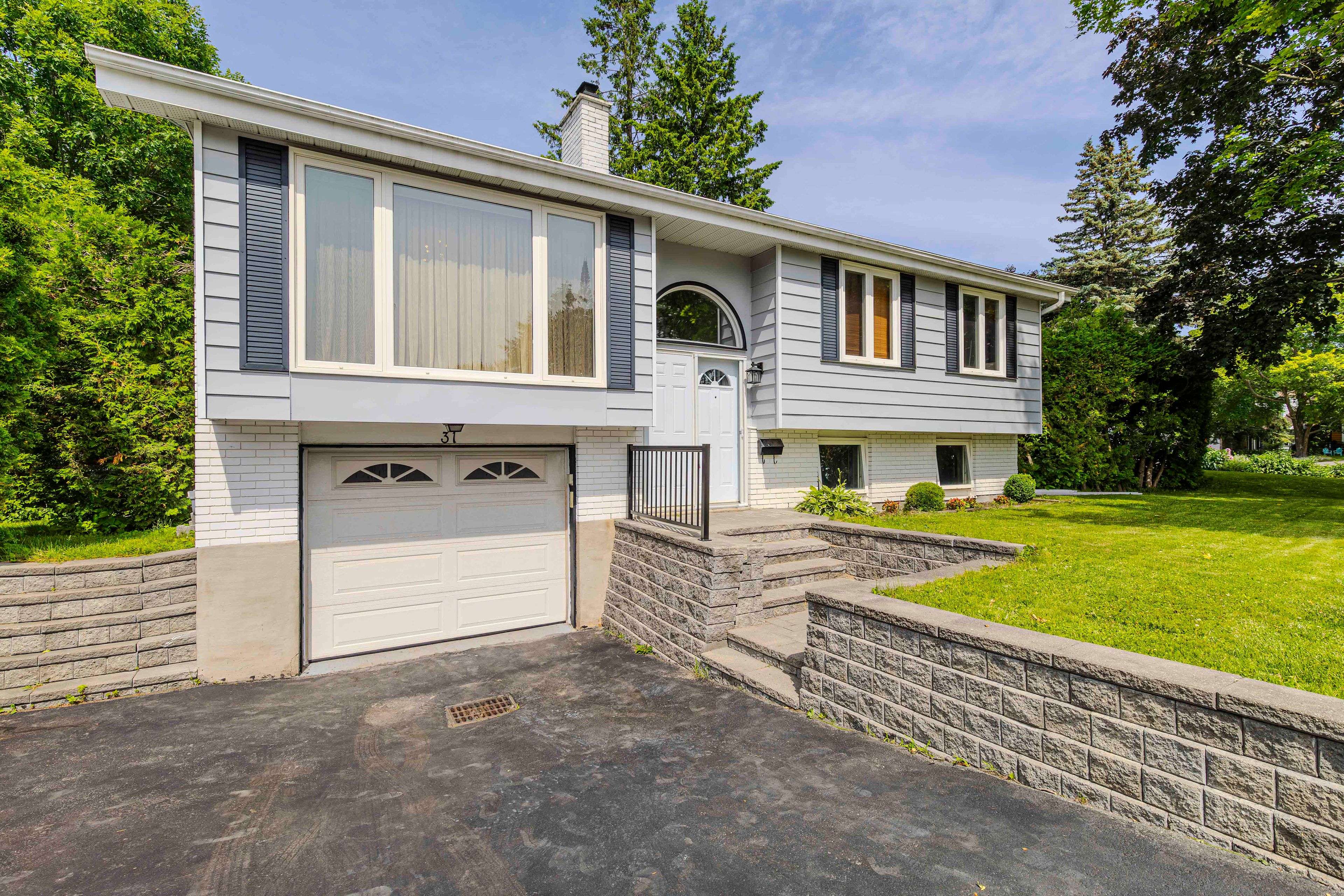 South Of Baseline To Knoxdale, ON K2G 0S1,31 Ashgrove CRES
