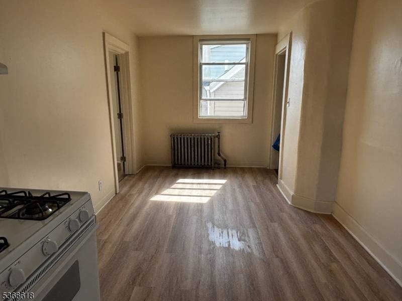 Carlstadt Boro, NJ 07072,439 Hackensack St #2