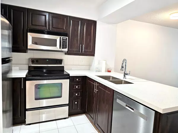 Toronto C01, ON M5V 1B1,219 Fort York BLVD #606