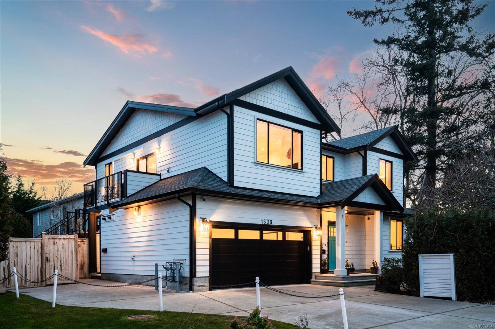 1509 San Juan Ave, Saanich, BC V8N 2L4