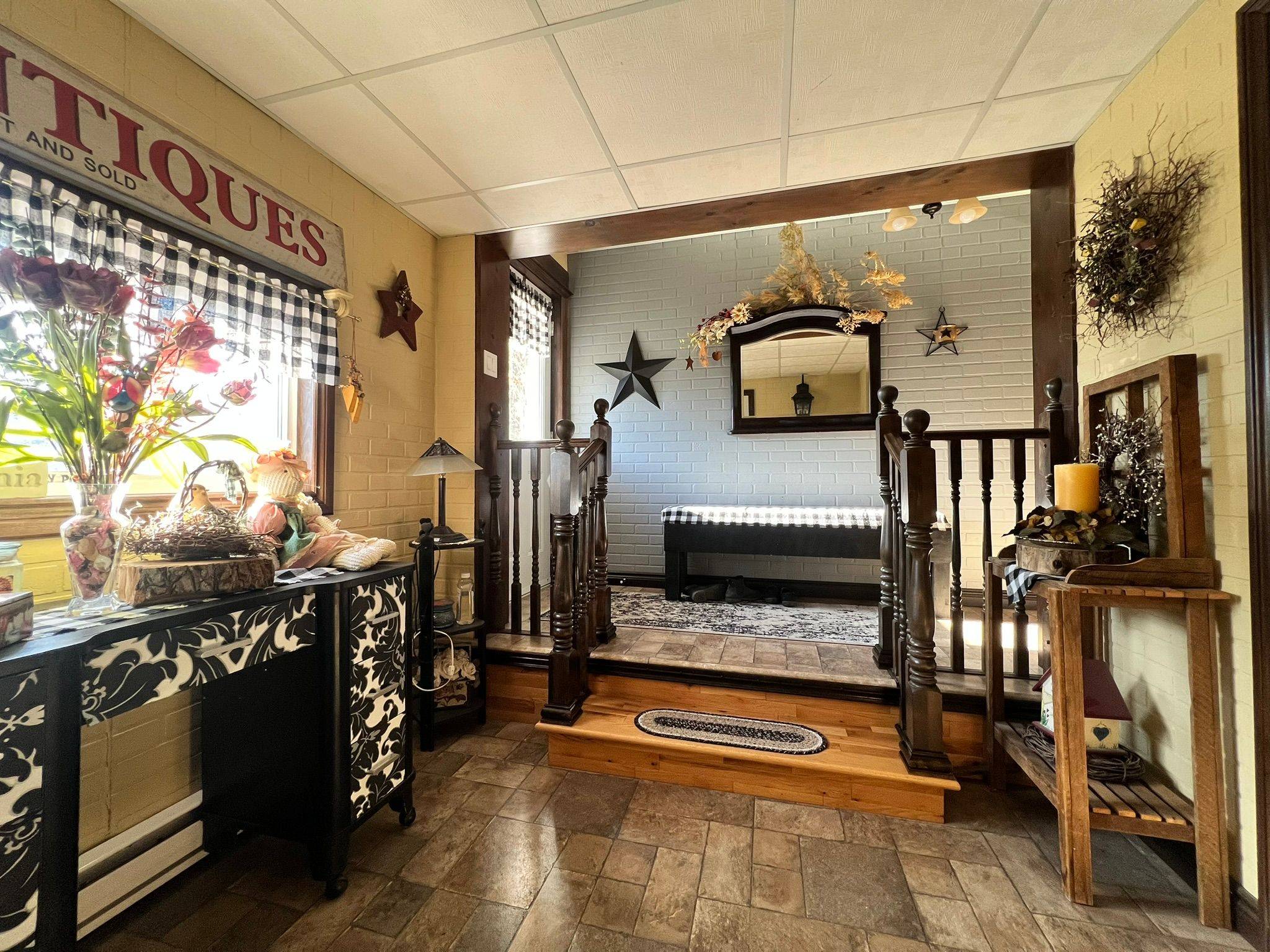Timmins, ON P4R 1N2,154 Roblin ST
