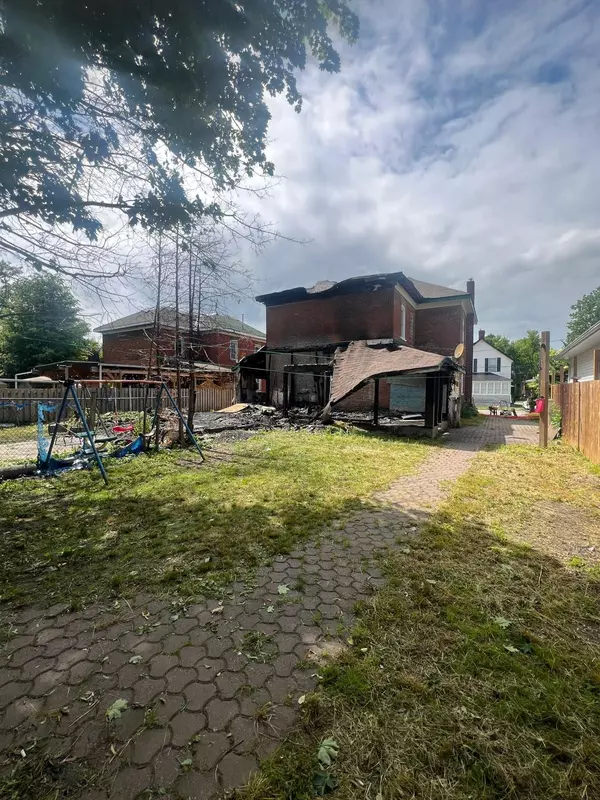 Smiths Falls, ON K7A 1K5,19-21 Lanark ST S