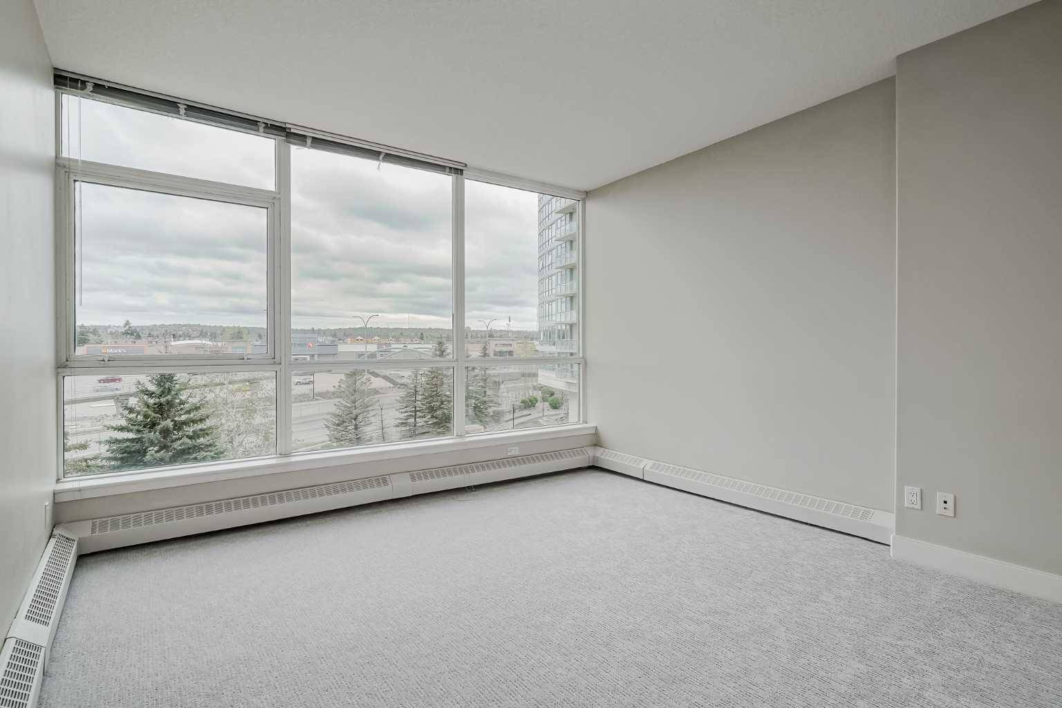 Calgary, AB T3C 3X6,77 Spruce PL Southwest #405