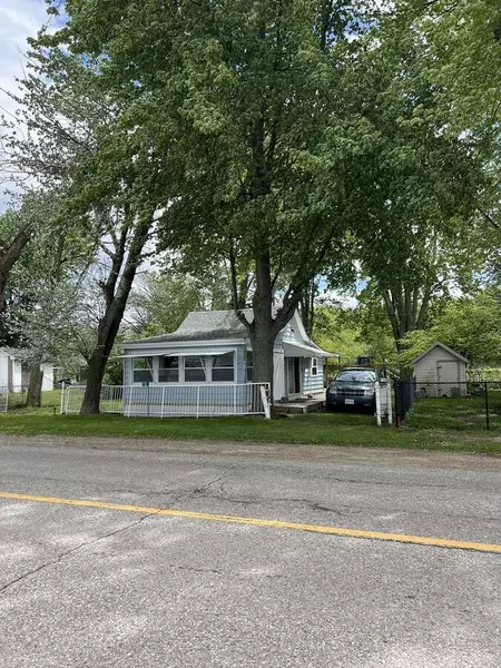 1758 River RD N, Chatham-kent, ON N8A 4K9