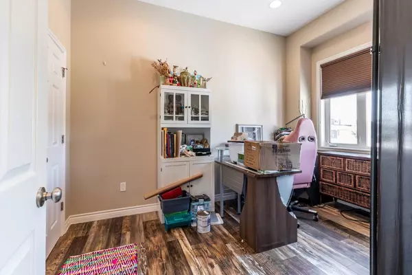 Medicine Hat, AB T1B0N3,376 Somerside CRES SE