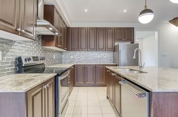 Richmond Hill, ON L4C 5S4,8 Deep River LN