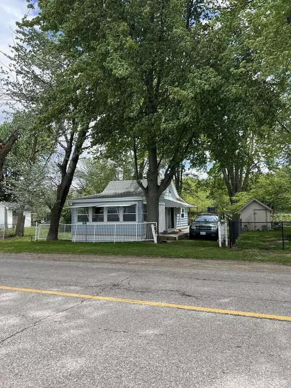 1758 River RD N, Chatham-kent, ON N8A 4K9