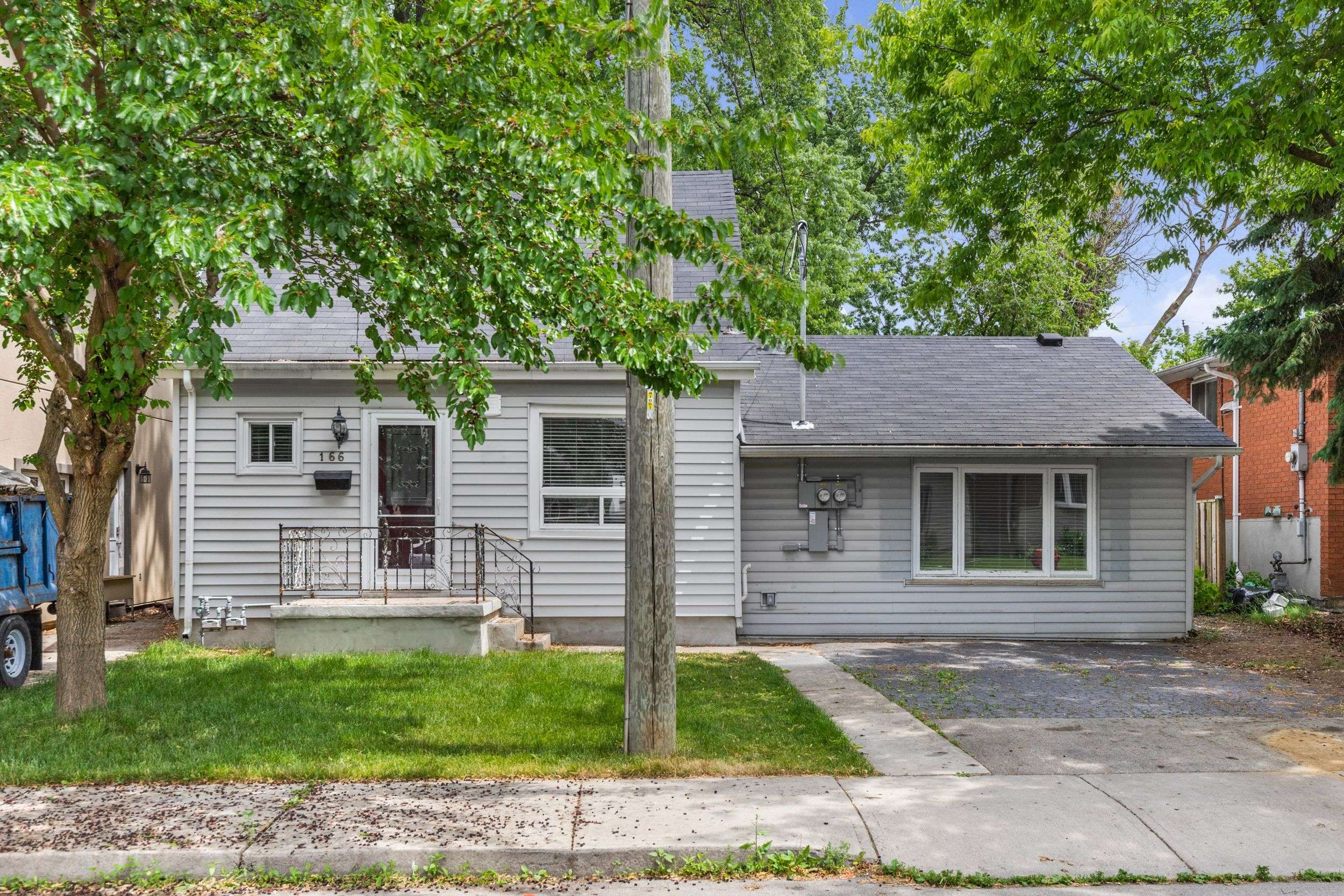 Hamilton, ON L8H 5R9,166 Julian AVE #1