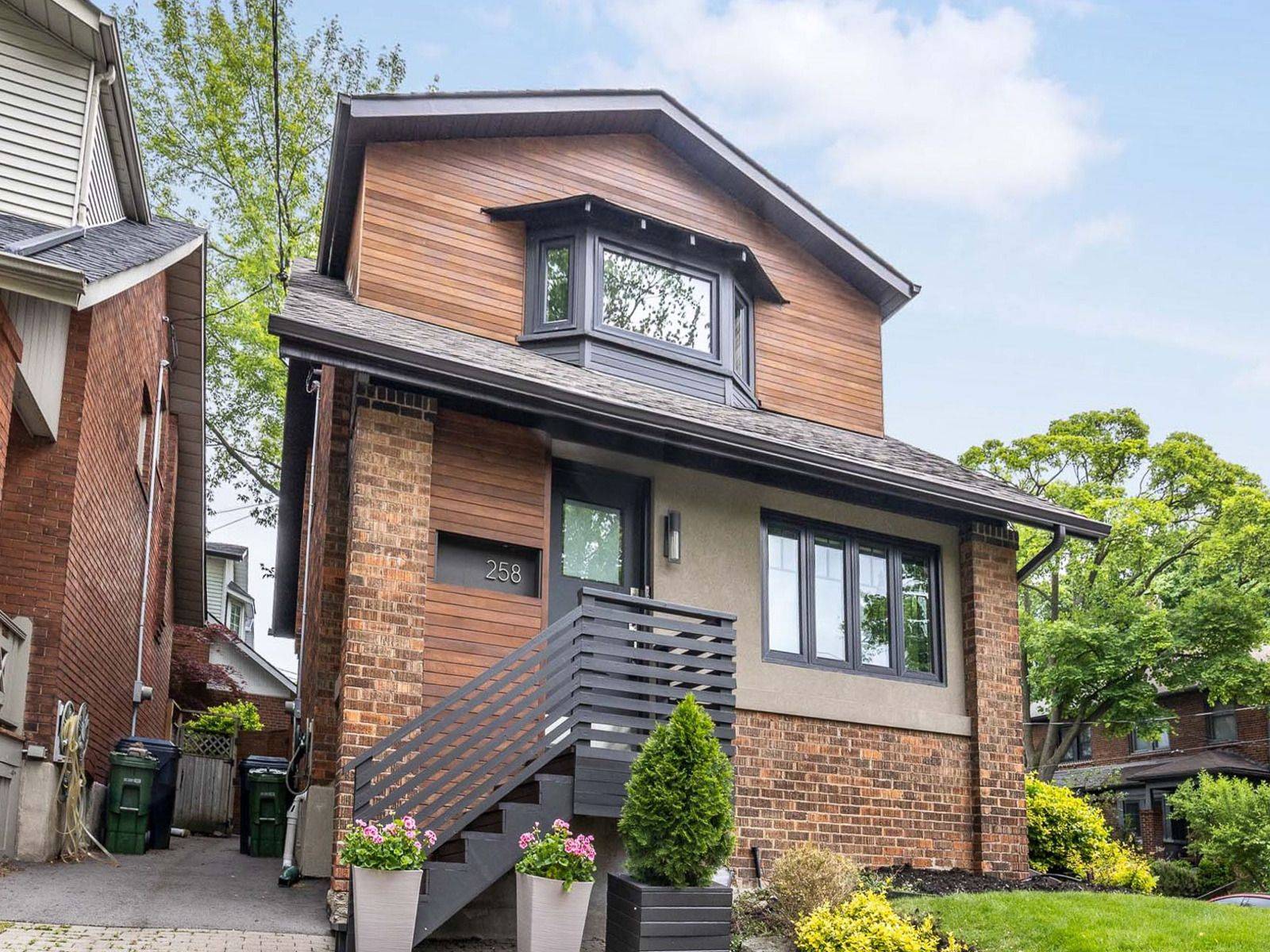 Toronto C03, ON M5R 1H5,258 St Clements AVE
