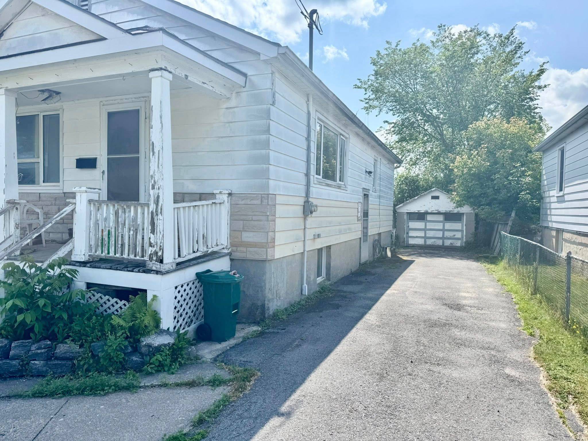 Kingston, ON K7K 4T4,828 Victoria ST