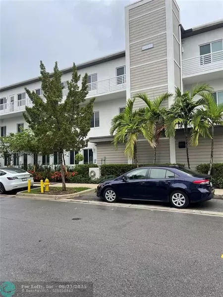 6420 NW 102nd Path #104, Doral, FL 33178