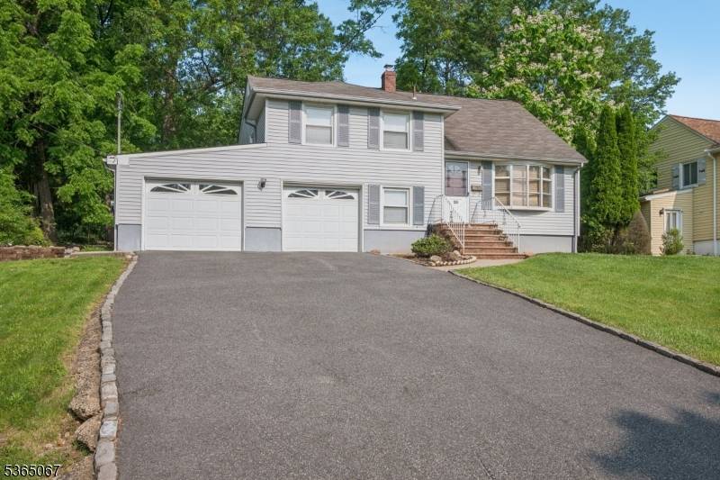 29 Spier Dr, Livingston Twp., NJ 07039