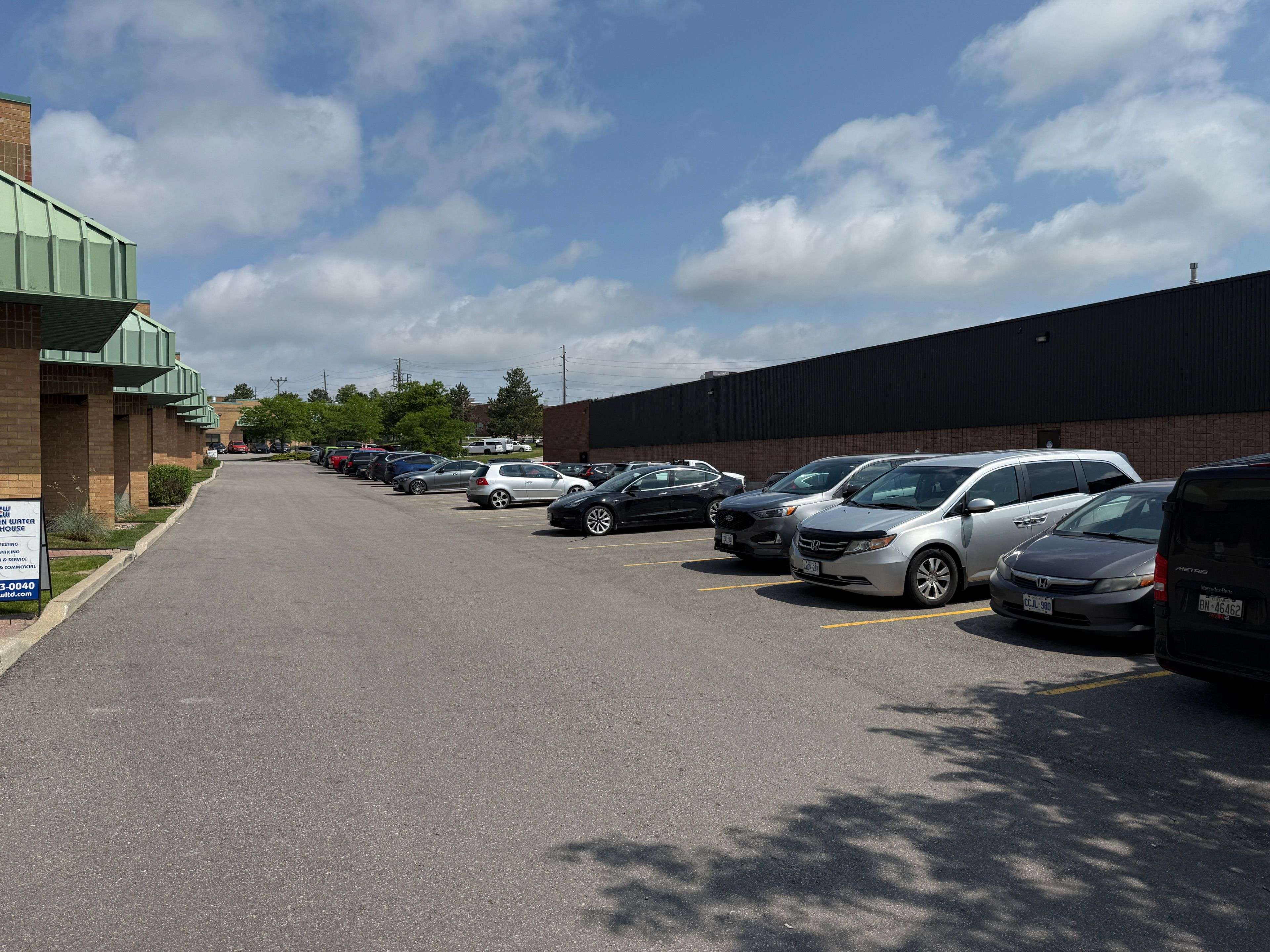 Newmarket, ON L3Y 8E1,17075 Leslie ST #16/17