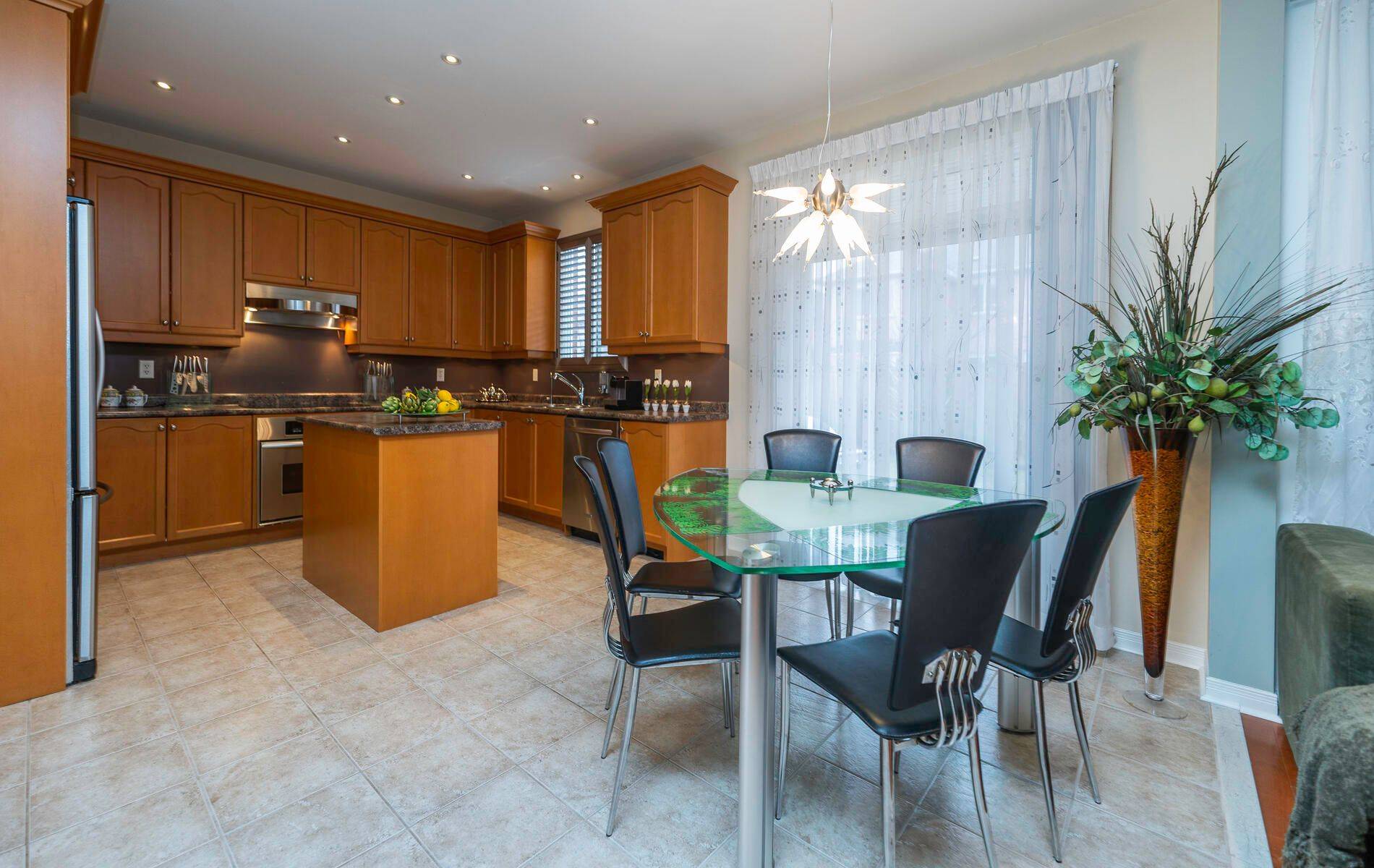 Richmond Hill, ON L4E 4P6,84 Verdi RD