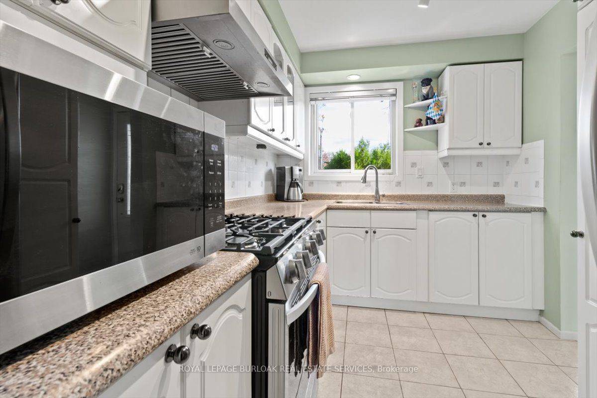 Hamilton, ON L9H 4L1,11 Colmar PL #2