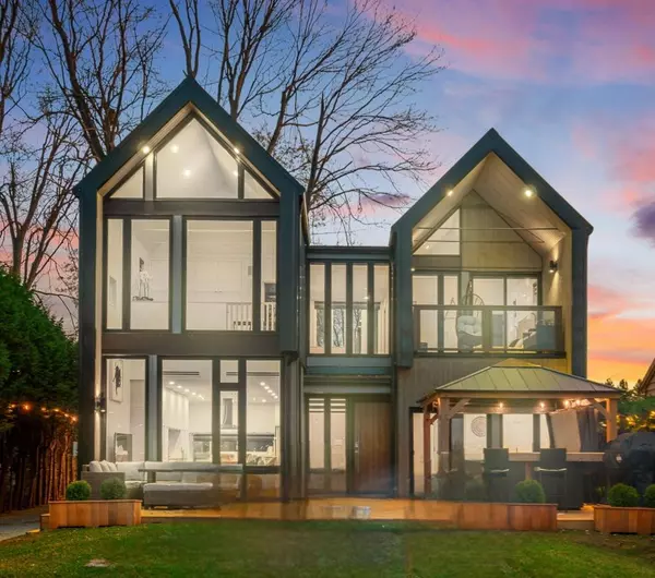 142 Moore's Beach RD, Georgina, ON L0E 1N0
