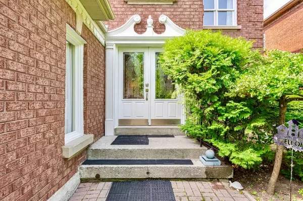 Richmond Hill, ON L4C 7W2,61 Willett CRES