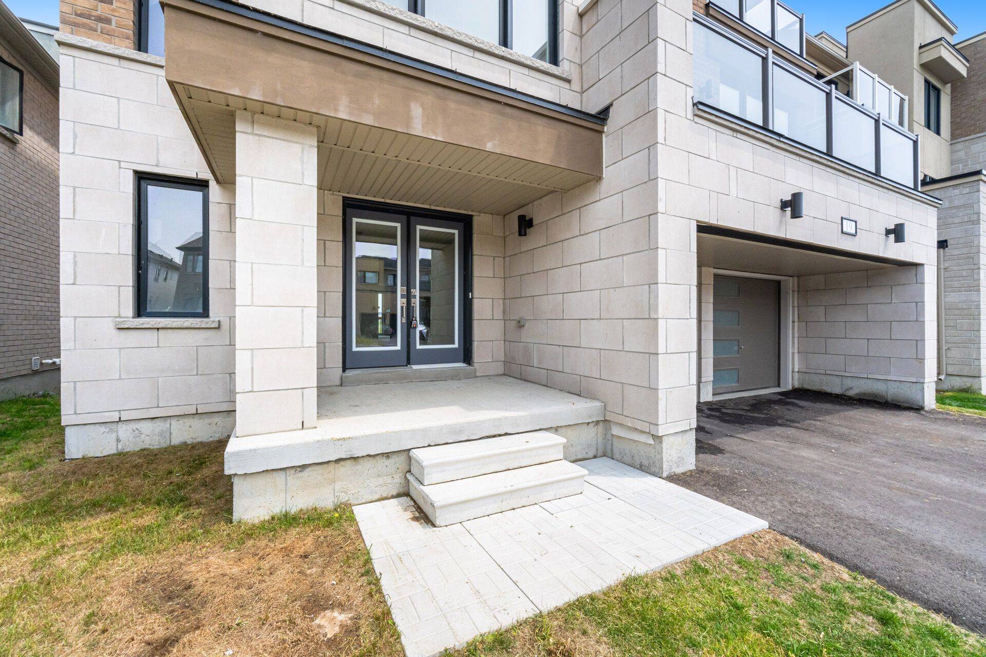 Clarington, ON L1C 4B1,19 Yacht DR