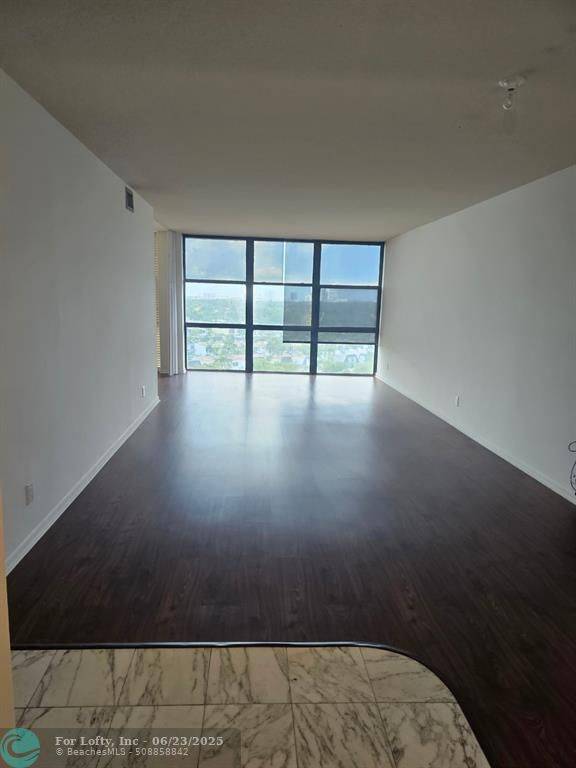 Hallandale Beach, FL 33009,800 Parkview Dr  #1025