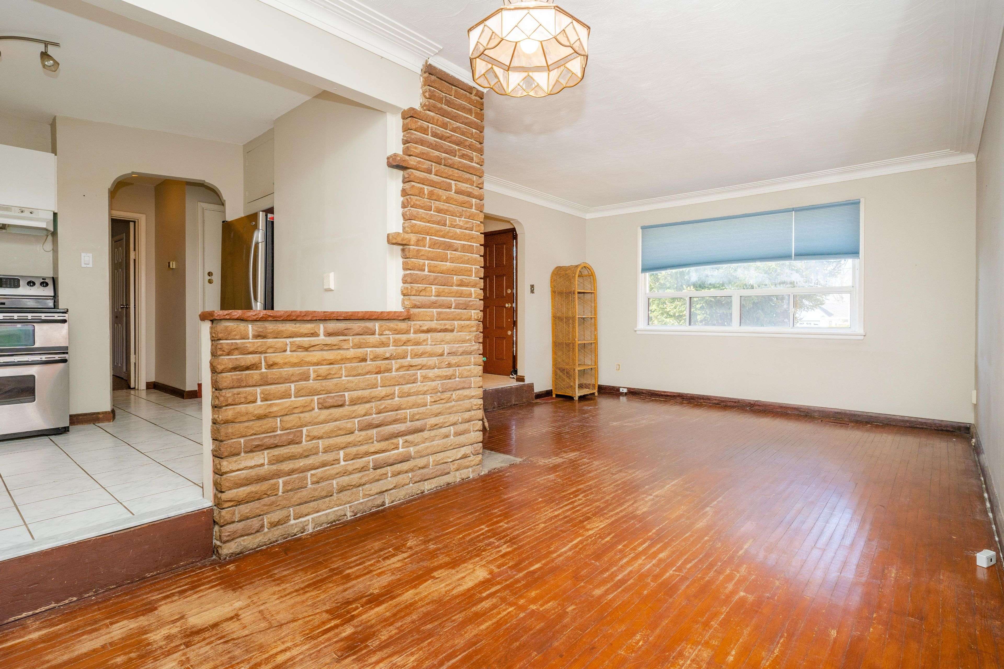 Mississauga, ON L5E 2R4,1045 Deta RD