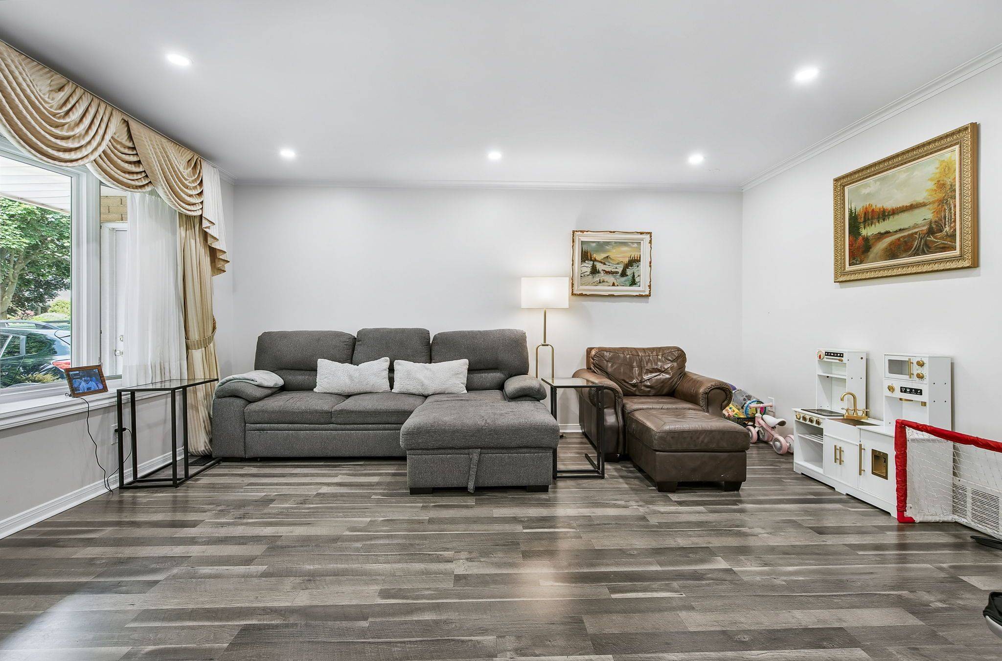 Burlington, ON L7N 1X8,229 Simon DR