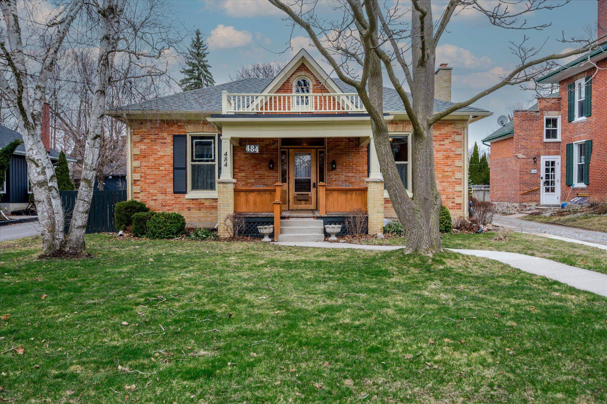 Peterborough Central, ON K9H 2J9,484 Gilmour ST